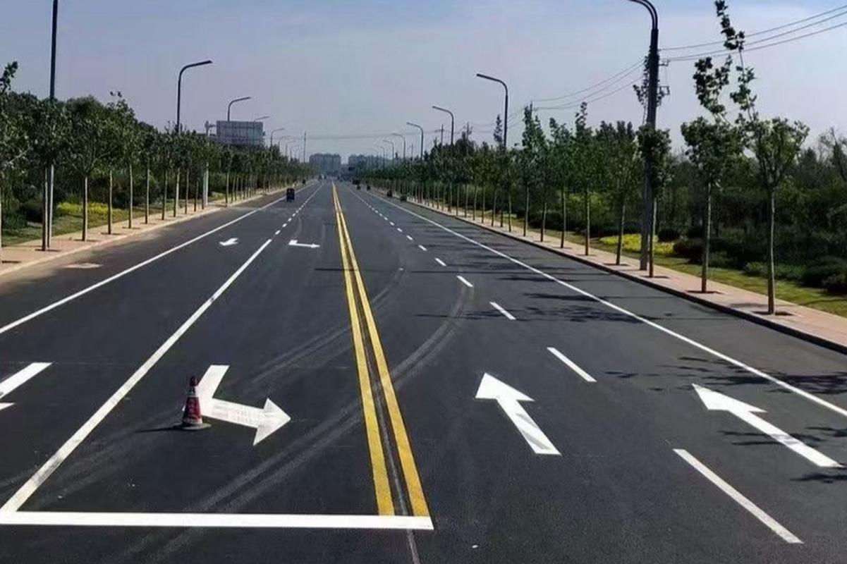 道路标线漆 守护交通安全的关键材料