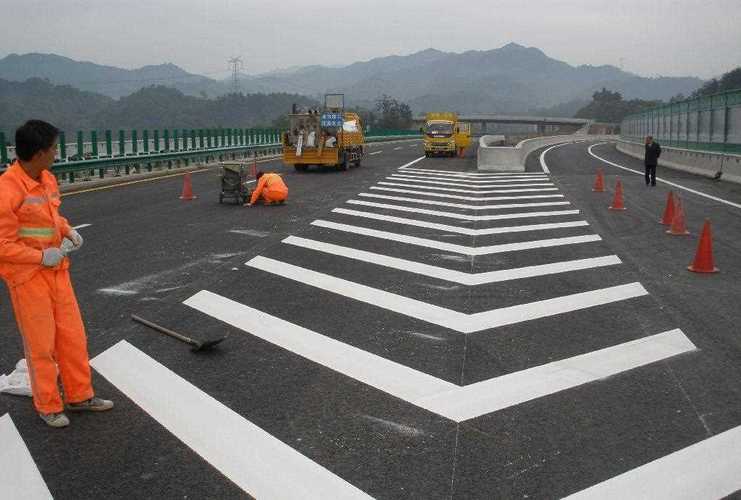 道路标线 交通安全的无声语言